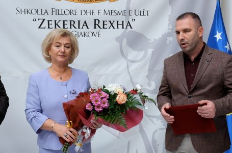 Një jetë më shkollën, pensionohet mësimëdhënësja Nadire Canhasi