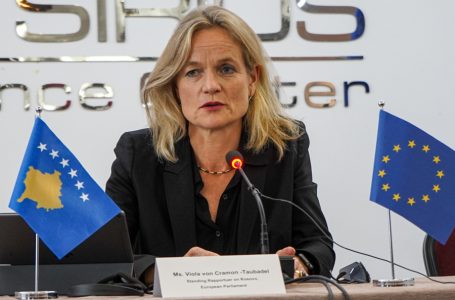 Cramon: Nuk mund ta marr seriozisht udhëheqësinë serbe, po mbrojnë trafikimin me qenie njerëzore