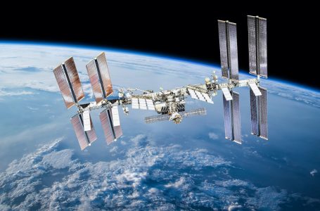 NASA: Stacioni hapësinor mbetet në rrezik nga mbetjet e testeve të armëve nga Rusia