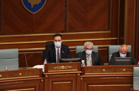 Konjufca kritikon Qeverinë e Kosovës për mungesën në Parlament gjatë seancës