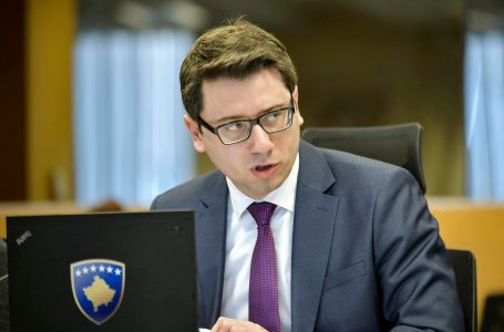 Murati: Thirrjet për ulje të akcizës së naftës janë për trashje të fitimit të tregtarëve