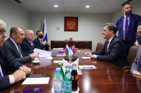 Lavrov dhe Selakoviq bisedojnë për Kosovën
