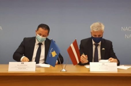 Kosova nënshkruan marrëveshje bilaterale me Letoninë për bashkëpunim ushtarak