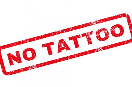Ndër kriteret për t’u bërë policë është që të mos keni tatuazhe në vende të dukshme