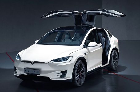 Mijëra automjete Tesla Model X dhe S tërhiqen për shkak të një defekti në airbag