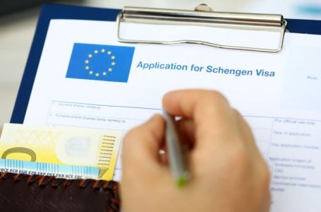 Procedura për vizë ua harxhon kosovarëve një rrogë mujore