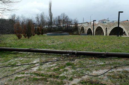 Erërat e forta shkaktojnë ndërprerjen e energjisë elektrike në rajonin e Gjakovës