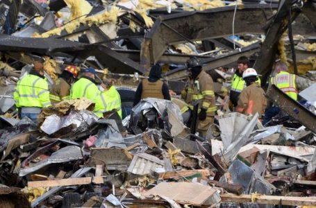 Dy fëmijë shpëtojnë mrekullisht brenda vaskës, pas tornados shkatërruese në Kentucky (VIDEO)