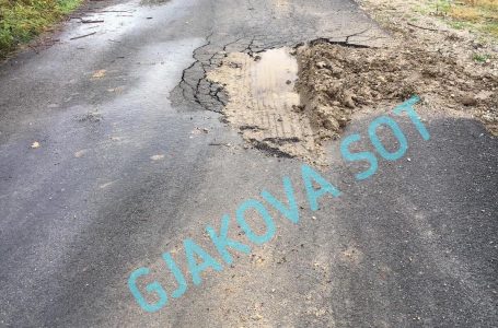 Rruga e asfaltuar para një viti, sot e shkatërruar në Berdosanë të Gjakovës