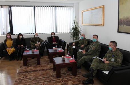 ​Komandanti i FSK-së Bashkim Jashari takohet me shefen e Operacioneve Aktuale të NATO-s, Ariella Viehe