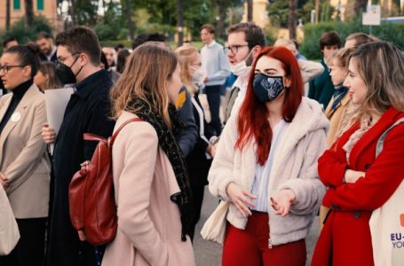 ​Gjashtë studentë nga Kosova marrin pjesë në Forumin Europian Ballkanik në Romë