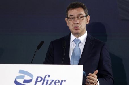 ​Shefi i Pfizer: Vaksinimi antiCOVID mund të bëhet i përvitshëm