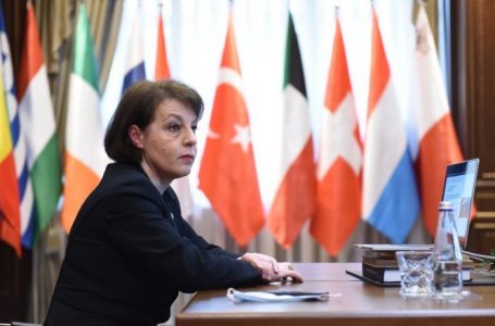Ministrja Gërvalla dorëzon aplikimin e Kosovës për në Këshillin e Evropës