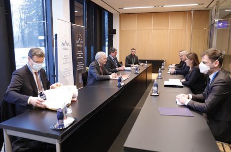 Haxhiu dhe Sveçla takohen me komisionerin për Drejtësi të BE-së