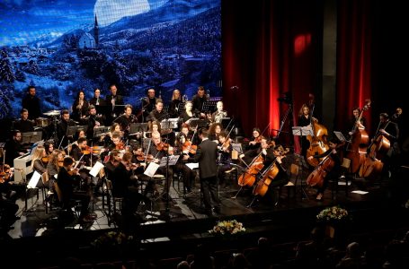U mbajt koncerti festiv i orkestrës simfonike të Gjakovës