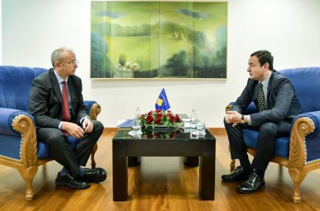 Kryeministri Kurti takon shefin e misionit të OSBE-së në Kosovë