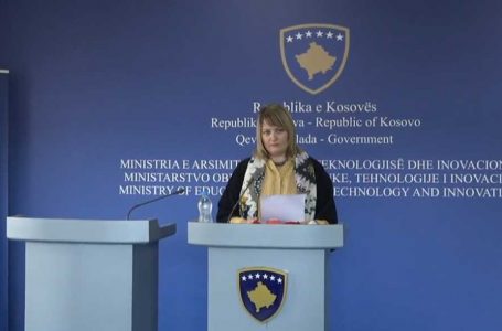 MAShTI: Mos hezitoni t’i vaksinoni fëmijët mbi 12-vjeç