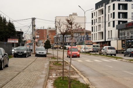 Nesër Policia në aksion, largon veturat nga trotuaret
