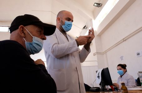 Nga nesër të gjithë kosovarët do të imunizohen me dozën e tretë të vaksinës kundër COVID-19