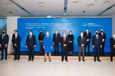 Sveçla në Brdo të Sllovenisë flet për luftën kundër krimit të organizuar dhe korrupsionit