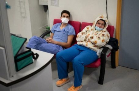 Franca u ofron infermierëve 100 euro bonus mujor, pas rraskapitjes nga Covid-19