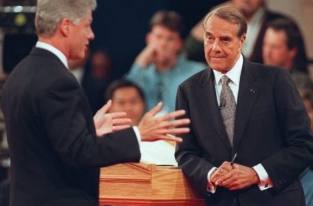 Bob Dole, hero lufte, figurë qendrore e politikës amerikane dhe mik i Kosovës