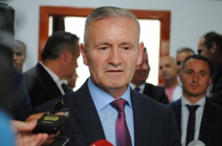 Kryetari i Klinës, Zenun Elezaj dënohet me 4 mijë euro për punësimin e vajzës së tij