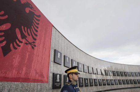 Mediat belge: Kosova reagon ashpër pasi politikani serb e mohoi masakrën e Reçakut