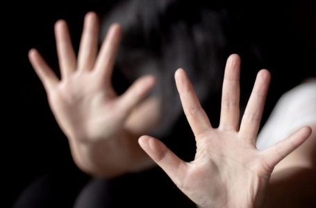 Dy persona dhunuan një femër në Prishtinë, njëri arrestohet tjetri në arrati