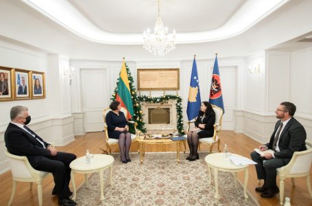 Osmani pranon letrat kredenciale nga ambasadorja lituaneze Jurate Raguckiene