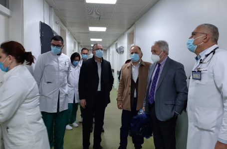 Ministri Latifi me bashkëpunëtorë qëndroi sot në QKUK ku vizitoi disa prej klinikave të saj