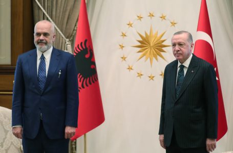 Erdogan sot vizitë zyrtare në Shqipëri