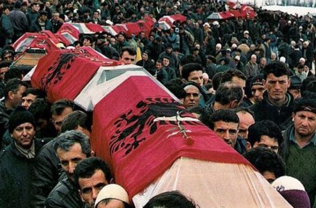 23 vjet më parë, policia serbe urdhëroi marrjen e kufomave të viktimave të Reçakut