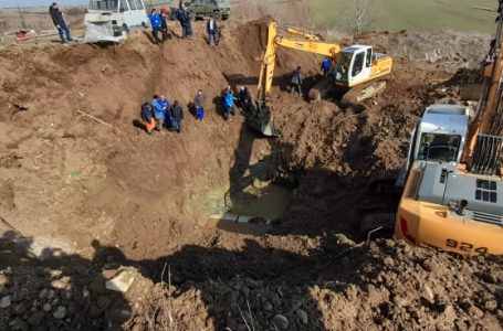Po vazhdojnë punimet për rikthimin e ujit të pijes nga KRU “Gjakova”