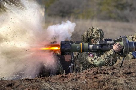 NATO akuzon Rusinë, po përpiqet të gjejë “pretekst” për të pushtuar Ukrainën