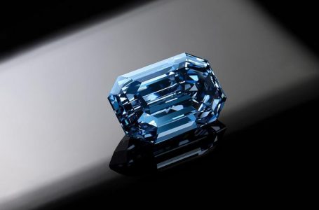 Diamanti blu në ankand, guri më i çmuar në botë mund të shitet për 48 milionë dollarë