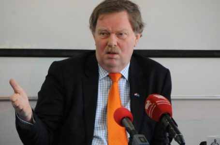 Ish-ambasadori Bosch për protestën në veri: Vuçiq tregoi fytyrën e vërtetë, s’ka dëshirë për paqe