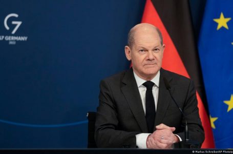 Armët për Ukrainën, vazhdon presioni ndaj kancelarit gjerman Scholz