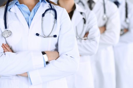 Heqja e vizave – paralajmërohet fluks i ikjes së mjekëve