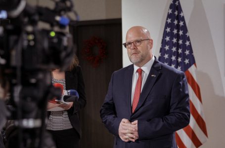 Hovenier: SHBA mirëpret vendimin e Kosovës për pranimin në parim të Planit evropian