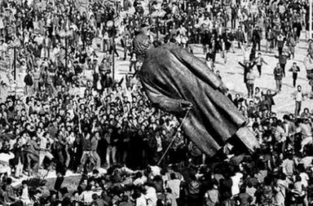 20 shkurti dhe rënia e bustit të Enver Hoxhës