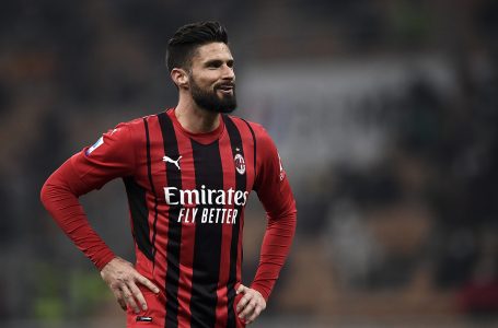 STADIO GIUSEPPE MEAZZA, MILAN, ITALY – 2022/01/23: Olivier Giroud of AC Milan looks on during the Serie A football match between AC Milan and Juventus FC. The match ended 0-0 tie. (Photo by Nicolò Campo/LightRocket via Getty Images)