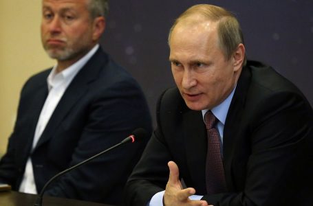 Pronarit të Chelseat, Roman Abramovich i ndalohet të jetojë në Britani pas lidhjeve me regjimin e Putinit