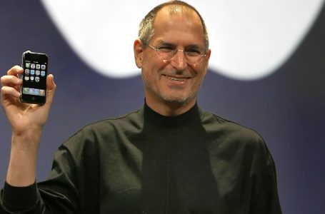 67 vjet nga lindja e Steve Jobs