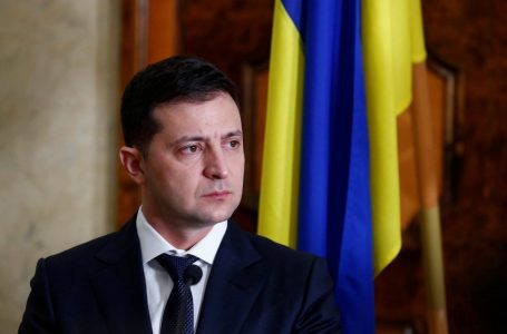 Ukraina ndërpret marrëdhëniet diplomatike me Rusinë, Zelensky i jep leje popullit të armatoset
