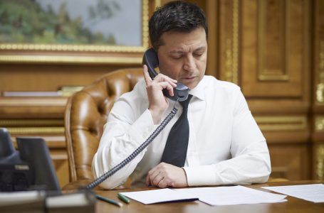 Si u bë telefoni, arma më efektive e presidentit ukrainas, Volodymyr Zelensky