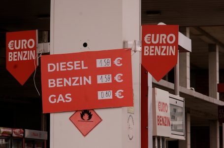 Rritet sërish çmimi i naftës, SHBA-ja dhe BE-ja diskutojnë ndalimin e importit të derivateve nga Rusia
