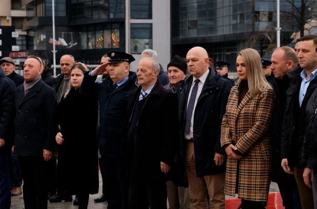 Komuna e Gjakovës nderon me homazhe dëshmorët e kombit
