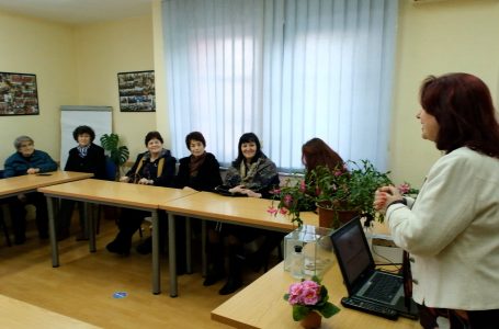Kryqi i Kuq Dega-Gjakovë mbledh gratë kryefamiljare për ditën e 8 marsit