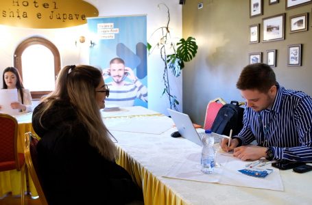 Webhelp Kosovo interviston gjermano-folësit në komunën e Gjakovës me qëllim të punësimit të tyre